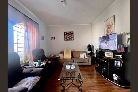 Casa à venda com 200m², 3 quartos e 3 vagas Casa à venda com 200m², 3 quartos e 3 vagasSala