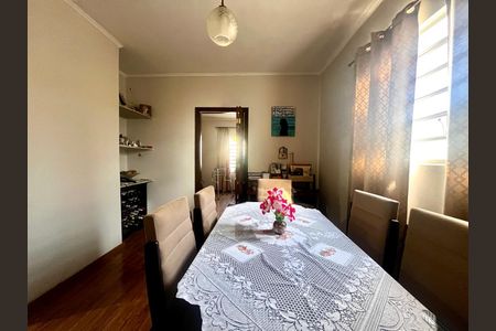 Casa à venda com 200m², 3 quartos e 3 vagas Casa à venda com 200m², 3 quartos e 3 vagasSala de Jantar