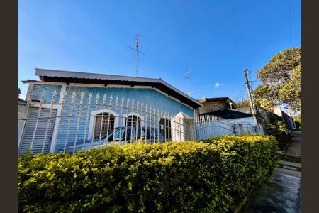 Casa à venda com 200m², 3 quartos e 3 vagas Casa à venda com 200m², 3 quartos e 3 vagasFachada