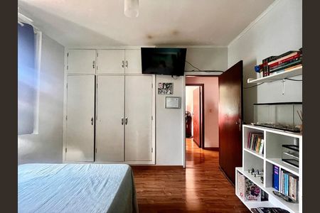 Casa à venda com 200m², 3 quartos e 3 vagas Casa à venda com 200m², 3 quartos e 3 vagasQuarto 2