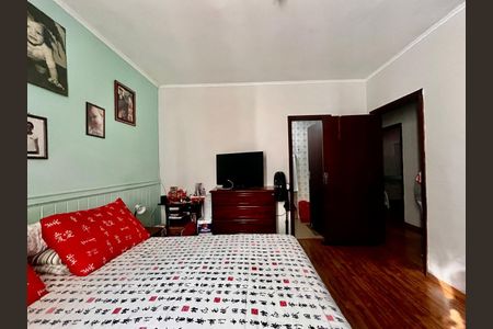 Casa à venda com 200m², 3 quartos e 3 vagas Casa à venda com 200m², 3 quartos e 3 vagasSuíte