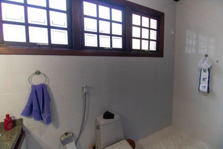 Casa de condomínio à venda com 336m², 4 quartos e 2 vagasBanheiro Social