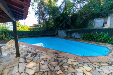 Casa de condomínio à venda com 336m², 4 quartos e 2 vagasÁrea externa