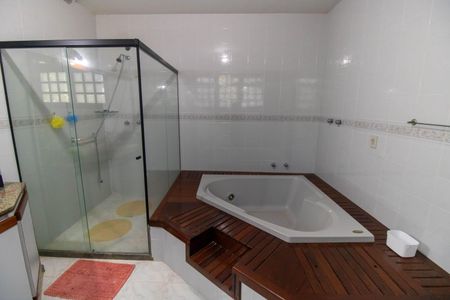 Casa de condomínio à venda com 336m², 4 quartos e 2 vagasBanheiro da Suíte 4