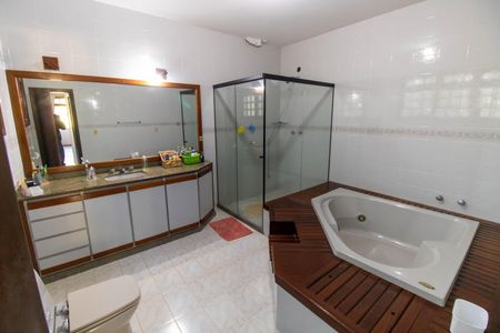 Casa de condomínio à venda com 336m², 4 quartos e 2 vagasBanheiro da Suíte 4