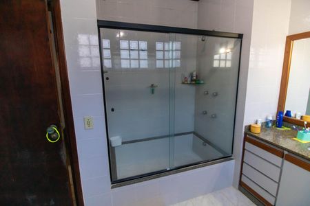 Casa de condomínio à venda com 336m², 4 quartos e 2 vagasBanheiro Social