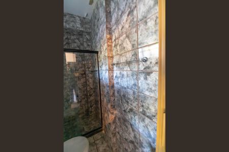 Casa de condomínio à venda com 336m², 4 quartos e 2 vagasBanheiro de Serviço