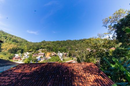 Casa de condomínio à venda com 336m², 4 quartos e 2 vagasVista