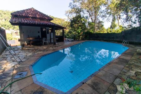 Casa de condomínio à venda com 336m², 4 quartos e 2 vagasÁrea externa