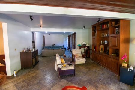 Casa de condomínio à venda com 336m², 4 quartos e 2 vagasSala