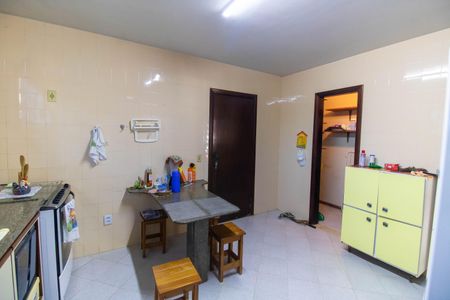 Casa de condomínio à venda com 336m², 4 quartos e 2 vagasCozinha