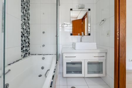 Casa à venda com 150m², 2 quartos e sem vagaBanheiro da Suíte