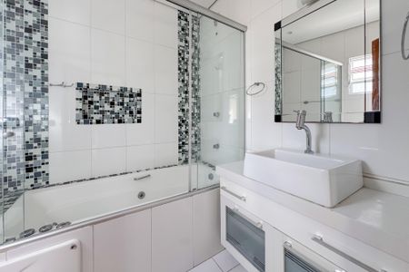 Casa à venda com 150m², 2 quartos e sem vagaBanheiro da Suíte