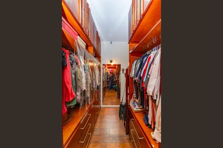 Apartamento à venda com 230m², 4 quartos e 4 vagas Apartamento à venda com 230m², 4 quartos e 4 vagasCloset da suíte 1