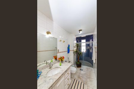 Apartamento à venda com 230m², 4 quartos e 4 vagas Apartamento à venda com 230m², 4 quartos e 4 vagasBanheiro Social