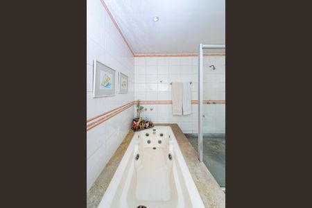 Apartamento à venda com 230m², 4 quartos e 4 vagas Apartamento à venda com 230m², 4 quartos e 4 vagasBanheiro da Suíte 1