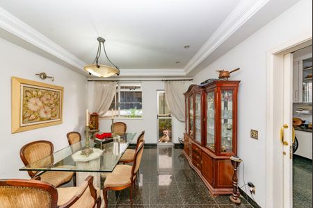 Apartamento à venda com 230m², 4 quartos e 4 vagas Apartamento à venda com 230m², 4 quartos e 4 vagasSala 2