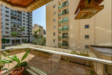 Apartamento à venda com 230m², 4 quartos e 4 vagas Apartamento à venda com 230m², 4 quartos e 4 vagasVaranda da Suíte 1