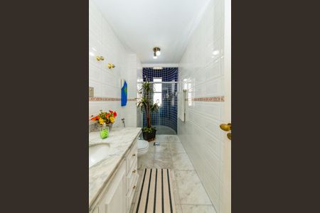 Apartamento à venda com 230m², 4 quartos e 4 vagas Apartamento à venda com 230m², 4 quartos e 4 vagasBanheiro Social