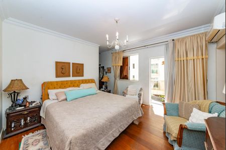 Apartamento à venda com 230m², 4 quartos e 4 vagas Apartamento à venda com 230m², 4 quartos e 4 vagasSuíte 1