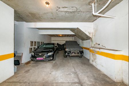 Apartamento à venda com 230m², 4 quartos e 4 vagas Apartamento à venda com 230m², 4 quartos e 4 vagasGaragem