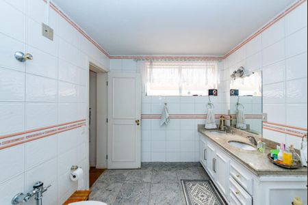 Apartamento à venda com 230m², 4 quartos e 4 vagas Apartamento à venda com 230m², 4 quartos e 4 vagasBanheiro da Suíte 1