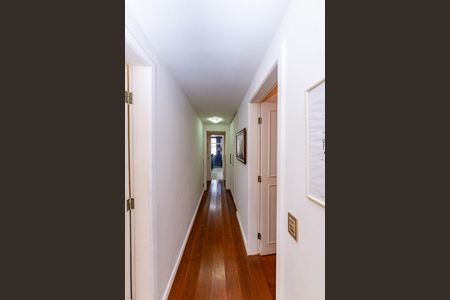 Apartamento à venda com 230m², 4 quartos e 4 vagas Apartamento à venda com 230m², 4 quartos e 4 vagasCorredor