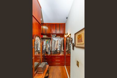 Apartamento à venda com 230m², 4 quartos e 4 vagas Apartamento à venda com 230m², 4 quartos e 4 vagasCloset da suíte 1