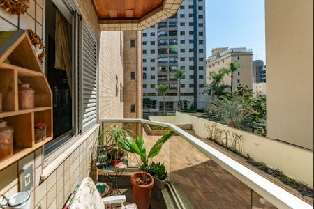 Apartamento à venda com 230m², 4 quartos e 4 vagas Apartamento à venda com 230m², 4 quartos e 4 vagasVaranda da Suíte 1