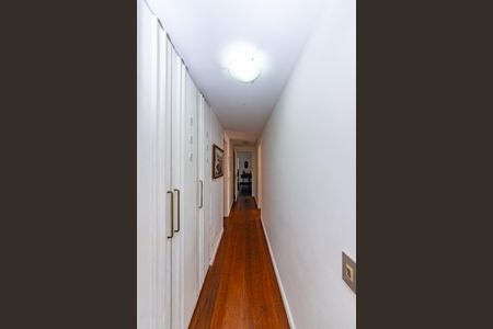 Apartamento à venda com 230m², 4 quartos e 4 vagas Apartamento à venda com 230m², 4 quartos e 4 vagasCorredor