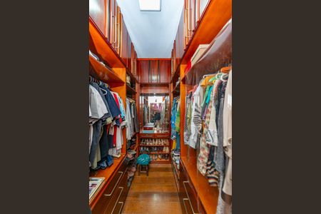 Apartamento à venda com 230m², 4 quartos e 4 vagas Apartamento à venda com 230m², 4 quartos e 4 vagasCloset da suíte 1