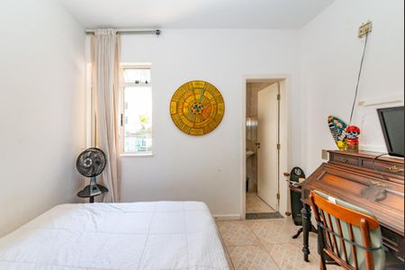 Apartamento à venda com 230m², 4 quartos e 4 vagas Apartamento à venda com 230m², 4 quartos e 4 vagasQuarto de Serviço