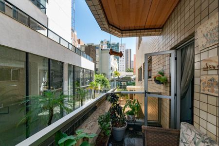 Apartamento à venda com 230m², 4 quartos e 4 vagas Apartamento à venda com 230m², 4 quartos e 4 vagasVaranda da Sala 2