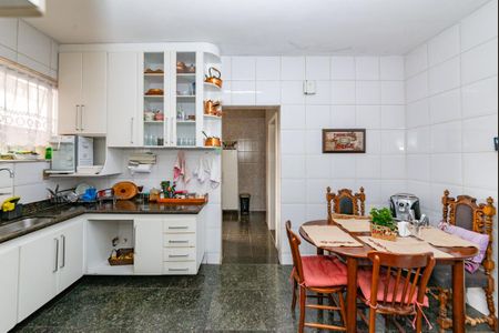 Apartamento à venda com 230m², 4 quartos e 4 vagas Apartamento à venda com 230m², 4 quartos e 4 vagasCozinha