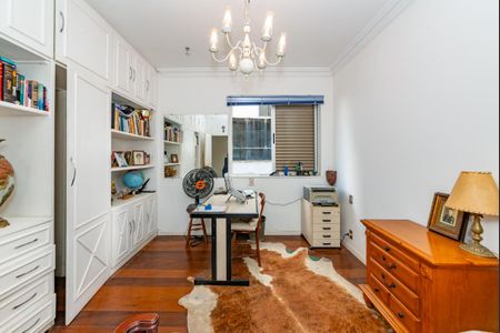 Apartamento à venda com 230m², 4 quartos e 4 vagas Apartamento à venda com 230m², 4 quartos e 4 vagasSuíte 2