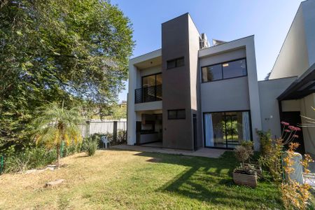 Casa à venda com 208m², 5 quartos e 2 vagasÁrea externa fundos