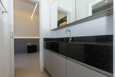 Casa à venda com 208m², 5 quartos e 2 vagasBanheiro das Semi-Suítes