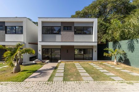 Casa à venda com 208m², 5 quartos e 2 vagasFachada da Casa