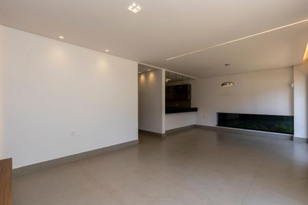 Casa à venda com 208m², 5 quartos e 2 vagasSala