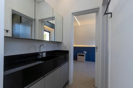 Casa à venda com 208m², 5 quartos e 2 vagasBanheiro das Semi-Suítes