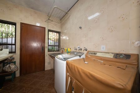 Casa à venda com 400m², 4 quartos e 6 vagasLavanderia