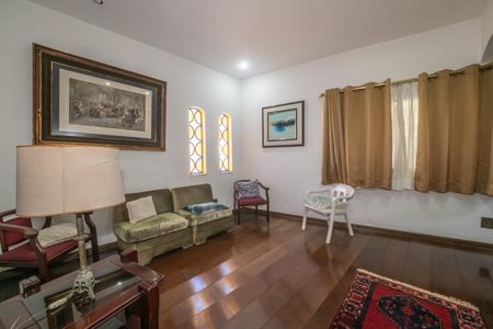 Casa à venda com 400m², 4 quartos e 6 vagasSala de TV