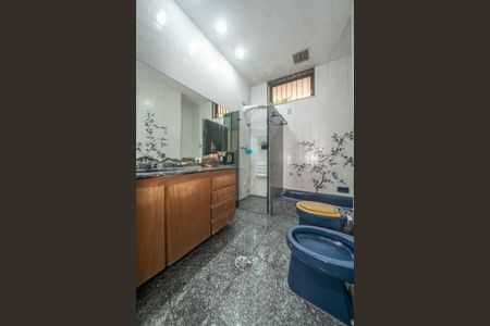 Casa à venda com 400m², 4 quartos e 6 vagasBanheiro da Suíte