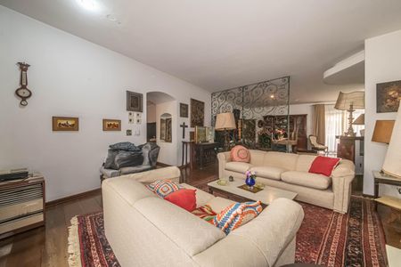 Casa à venda com 400m², 4 quartos e 6 vagasSala