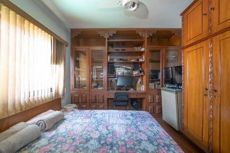 Casa à venda com 400m², 4 quartos e 6 vagasEdícula