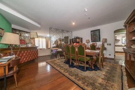 Casa à venda com 400m², 4 quartos e 6 vagasSala