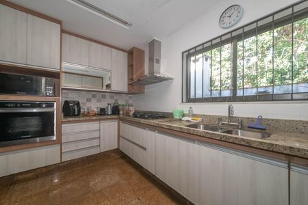 Casa à venda com 400m², 4 quartos e 6 vagasCozinha
