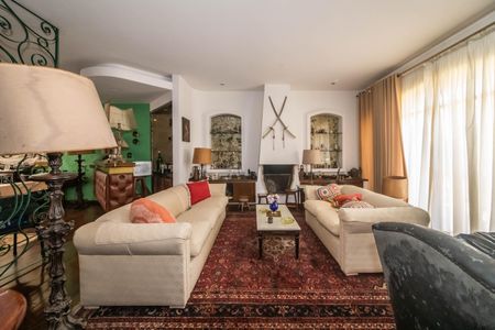 Casa à venda com 400m², 4 quartos e 6 vagasSala