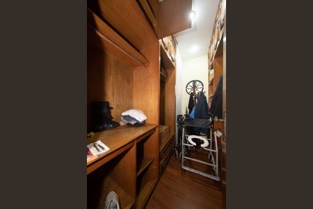 Casa à venda com 400m², 4 quartos e 6 vagasSuíte - Closet