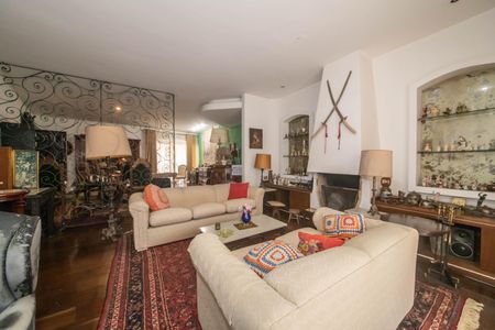 Casa à venda com 400m², 4 quartos e 6 vagasSala